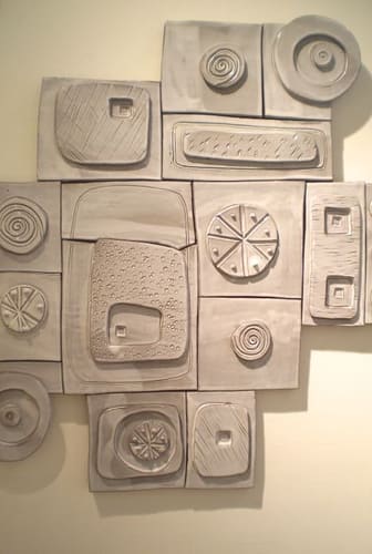 TERRA COTTA W/WHITE GLAZE